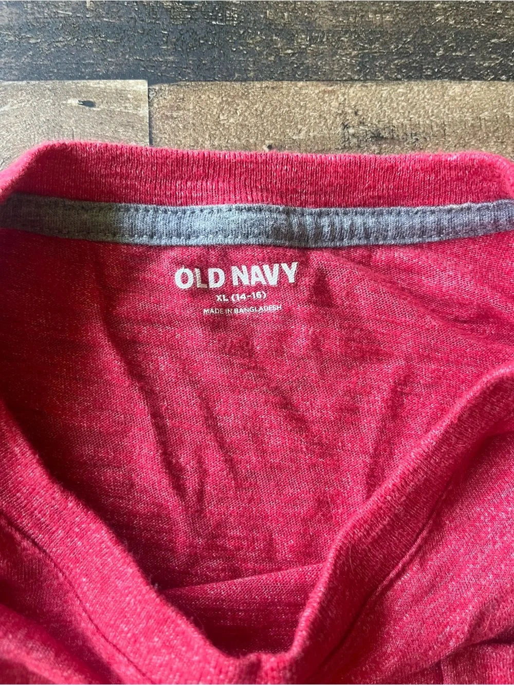 3/$15 ✨ Boy's Old Navy Heather Red Pocket Crew Neck T-Shirt | XL (14/16)